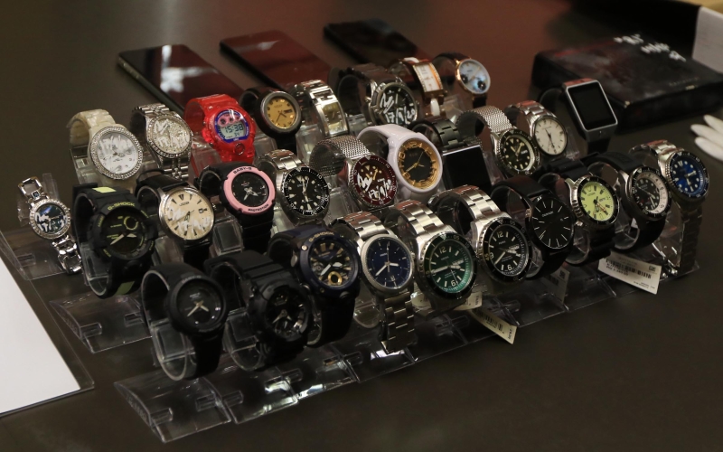 警方起获29只各品牌手表，据知嫌犯通常在雪隆一带出售贼赃。
