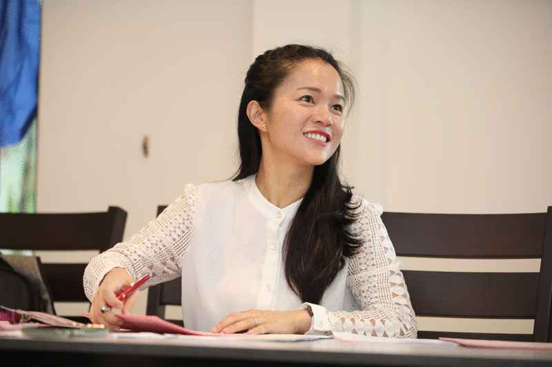 被称为“美女牙医”的郑启莹毅然走上参政之路，希望借着正确的政治平台帮助更多人。