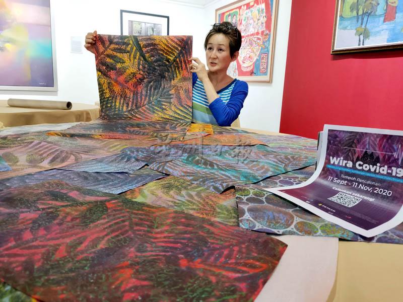 张蔚琴选择献出色彩丰富的“热带雨”系列，希望给人正面和希望的感觉。