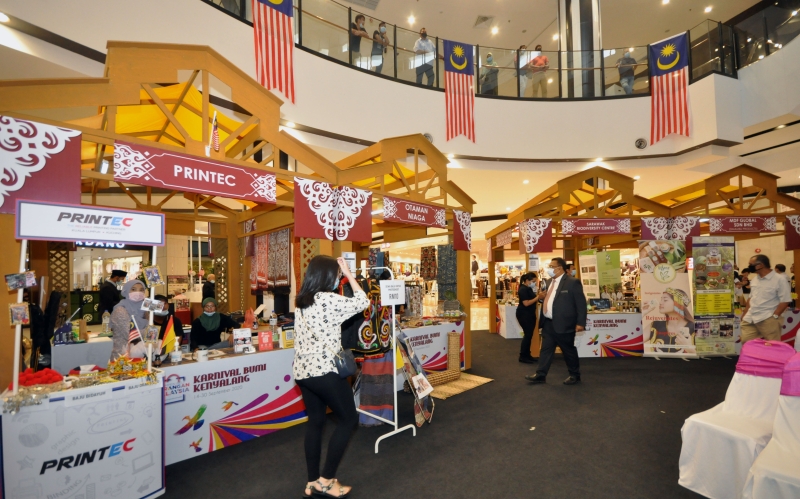 汝来永旺商场获得26名商家摆摊售卖来自砂拉越的特产，并在短短5天取得18万令吉的销售佳绩。