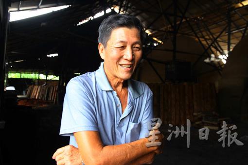 王绍传表示，烧窑是一种苦工。