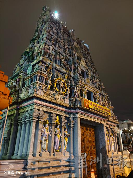 采用夜景模式拍摄时，vivo X50 Pro还原了印度寺庙雕饰的细节和色彩。
