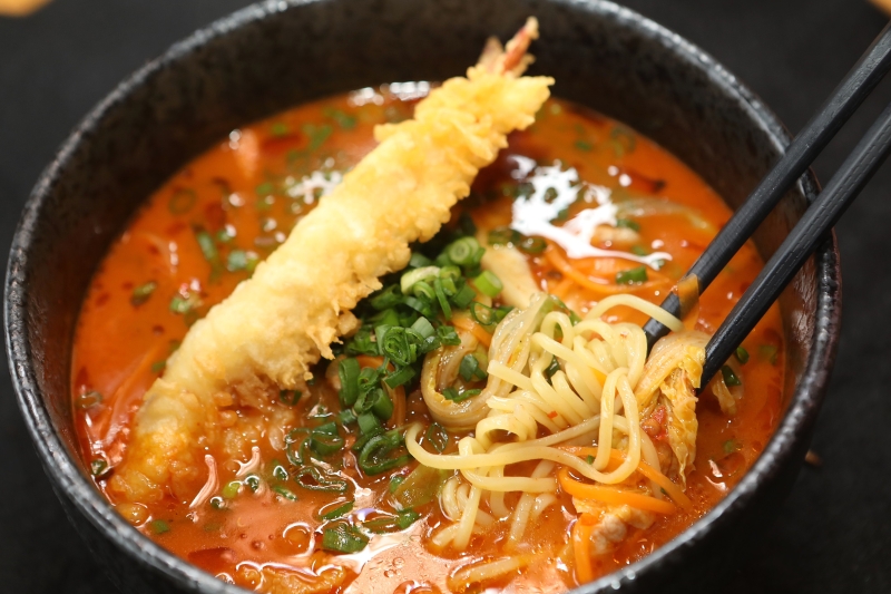 Genkikara Ramen（27令吉）加入多种蔬菜的辣味拉面让人食欲大增，随着汤汁入味后，每一口拉面都能够刺激着味蕾，感受着恰到好处的辛辣味。