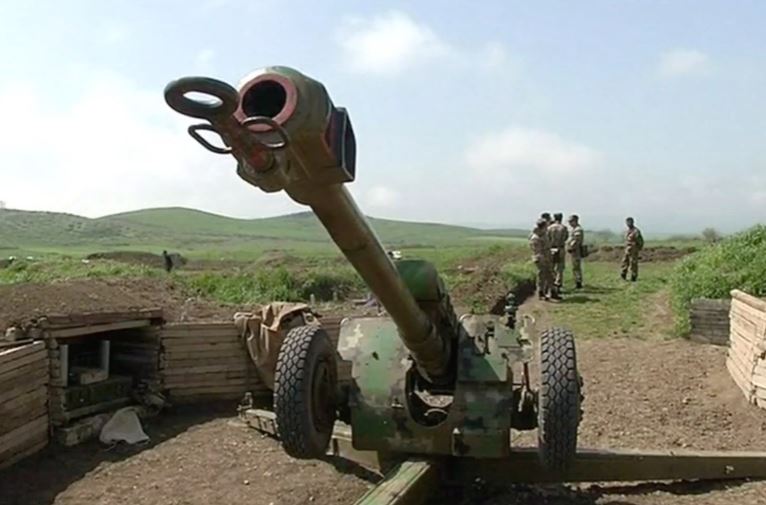 亚美尼亚和阿塞拜疆双方在纳卡周边地区有重兵把守。