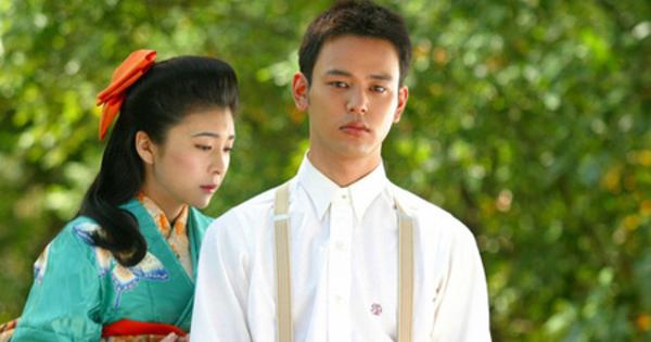 竹内结子2005年与妻夫木聪合演电影《春之雪》，上演悲恋，并获第28届日本电影学院奖最佳女主角提名。