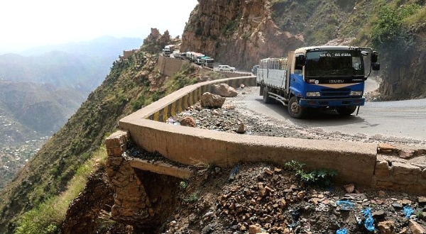 Lorries make their way up a dangerously winding road that links southwest Taez to the rest of war-torn Yemen. AFP