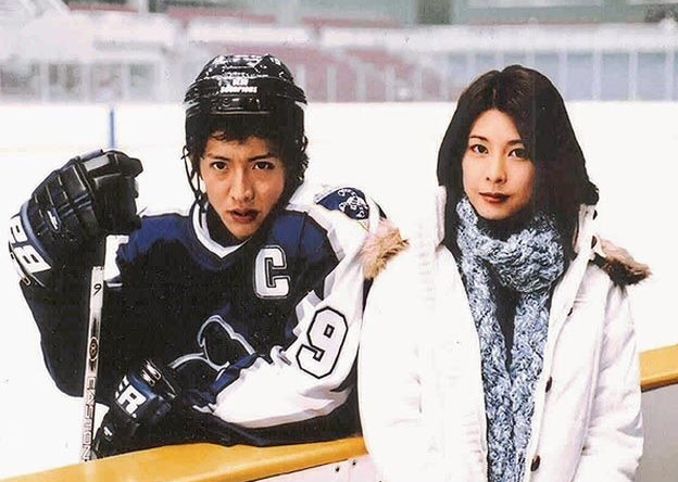 竹内结子在2004年和木村拓哉合演青春爱情励志剧《冰上悍将》，该剧最高收视率达28%。