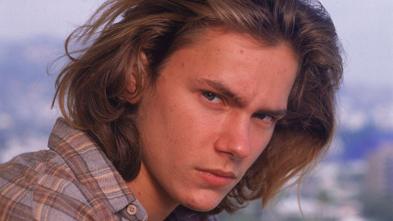 李华费尼斯原本是影坛耀眼新星，却在1993年万圣节前夕因吸食海洛因与可卡因过量暴毙，得年仅23岁。