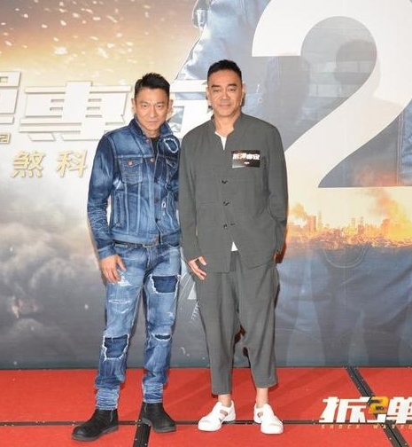 刘德与刘青云相隔18年再度合作《拆弹专家2》，影片将于年底上映，但要待2022年才有机会角逐香港电影金像奖。