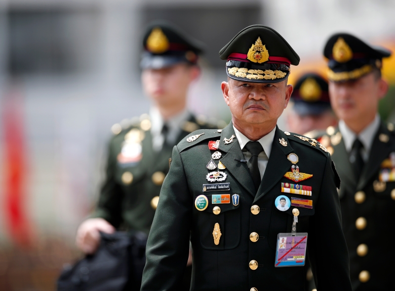 新任泰国陆军总司令纳隆潘在曼谷泰国皇家陆军总部出席就职仪式，正式成为泰国权位最高的军官。（欧新社照片）