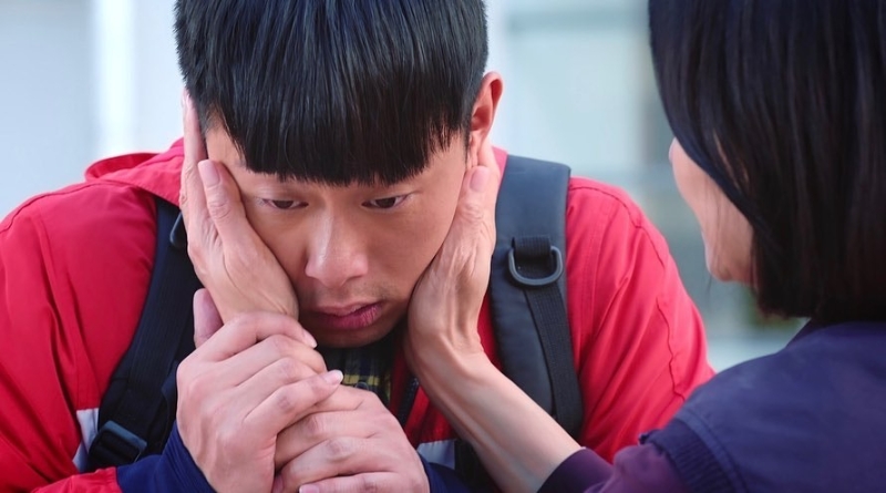 杨潮凯在《法证先锋IV》饰演患有中度弱智的“浩仔”，这角色对他的演技是一大考验，也让他人气飙升！