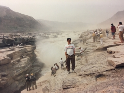 车队曾到过山中国西陕西边界上的壶口瀑布，当年抗战时冼星海路过此处，写下了澎湃激昂的〈黄河大合唱〉。
