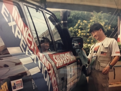 1996年丁春光参与了Silverstone 组织的内蒙古之行，图为从吉隆坡出发前留影。