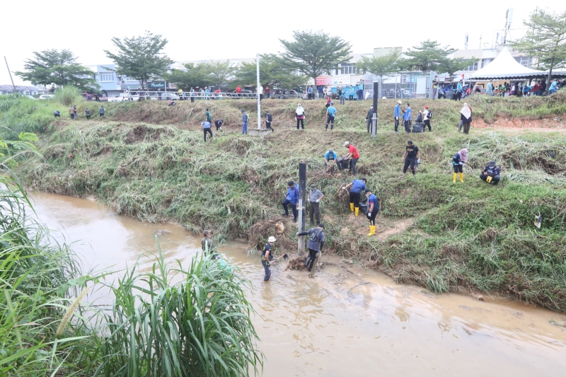 环境局在贡河上游进行大扫除，并且打造1.3公里的河道。