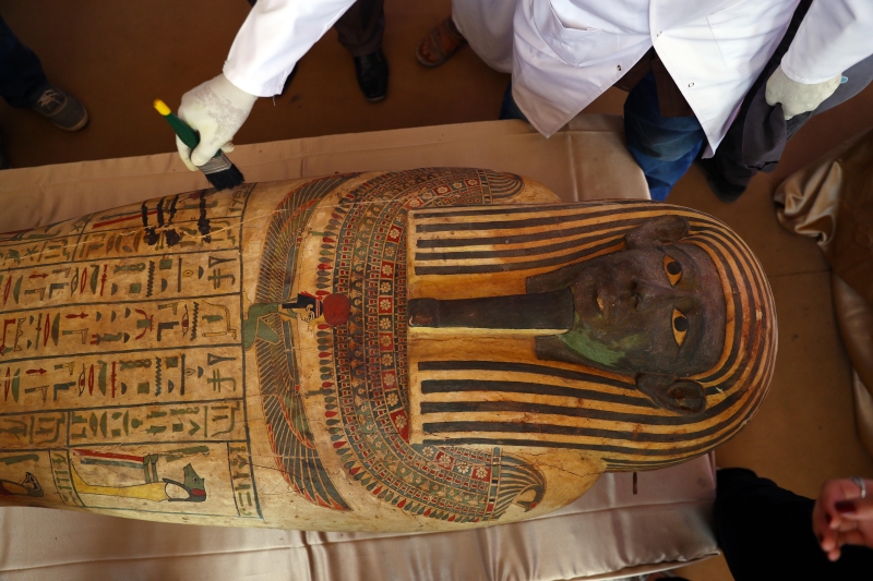 古棺状态保存得相当良好，棺上的象形文字清晰可辨，绘画的颜色也依然鲜艳。