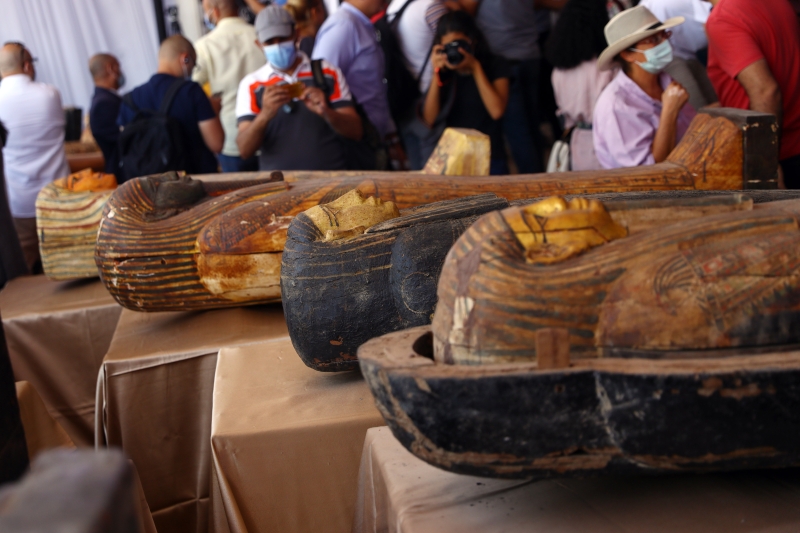 考古队在吉萨省一个单独墓穴中发掘出59具距今约2500年的木棺。