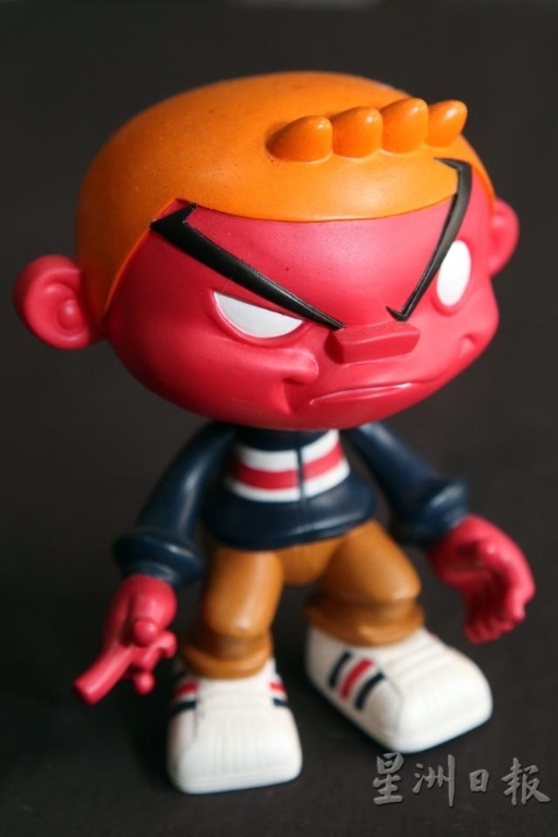 《元气王》主角LOWKEY公仔玩具，有着红色皮肤，是班上最坏蛋的学生，一个爱引人注意的小孩。