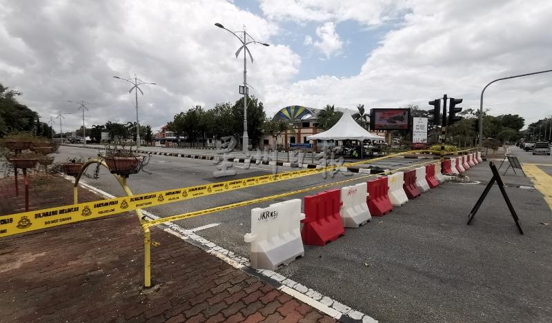 苏丹后路的十字路口交通灯处（亚罗士打医院旁）已被封锁。
