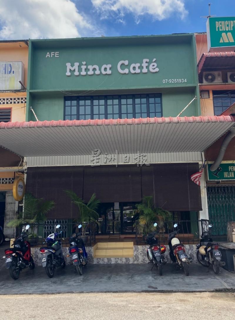 位于拉美士的Mina Cafe主打甜点，并有各种主食供选择。