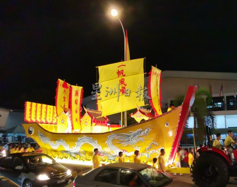 默贡斗母宫今年没有迎銮回銮等游行，图为去年九皇爷诞皇船出游情景。



