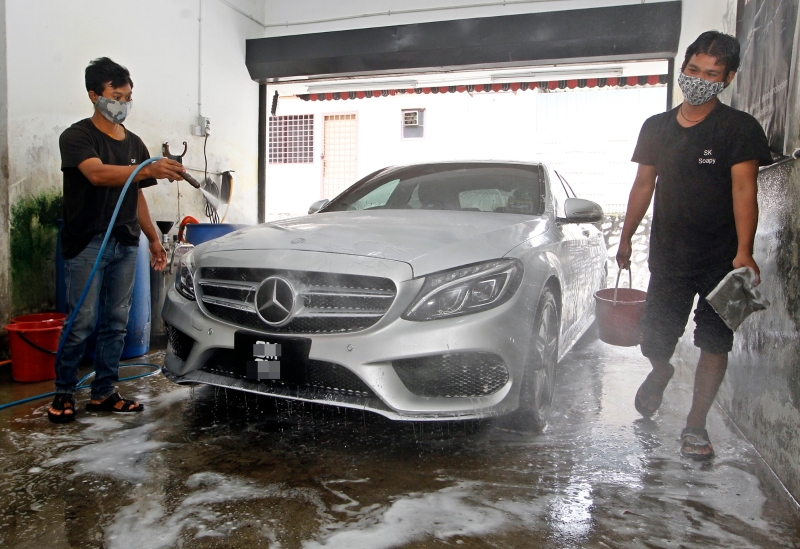 洗车行业同样受到影响，因断水问题关闭了数天。