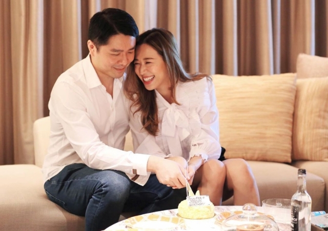 岑杏贤被爆婚讯后在IG公开与未婚夫Kelvin甜蜜合照，更指开心找到Mr. Right，“我们两人都是同月同日生日，祝我和未婚夫都生日快乐。”