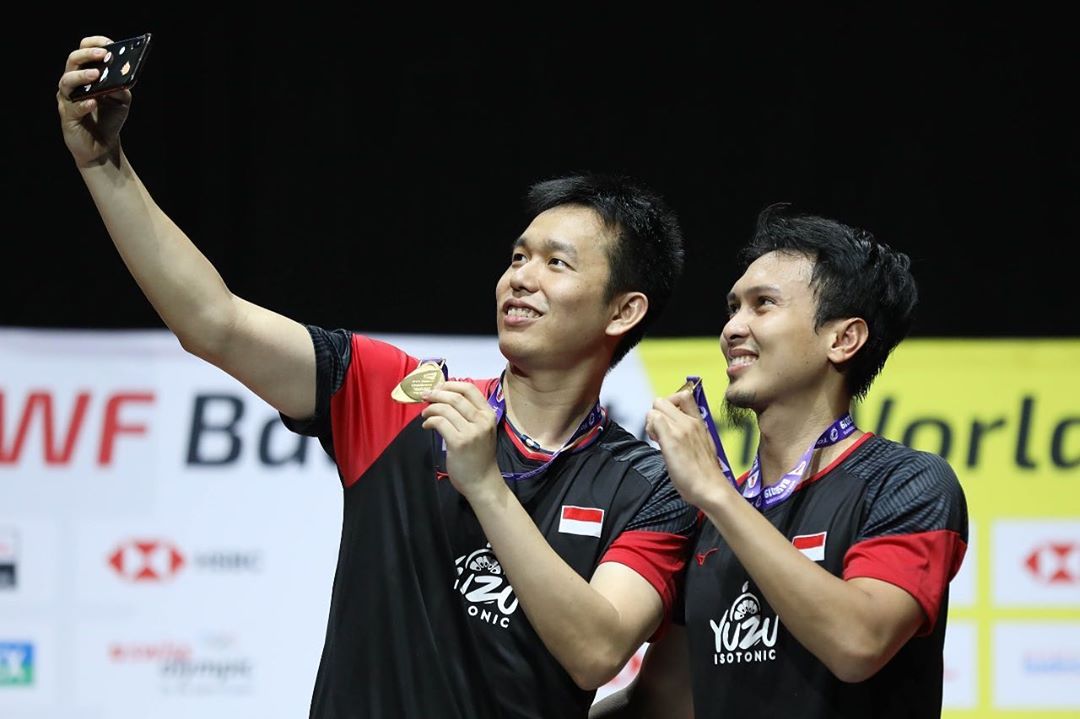 王莲香提到亨德拉（左）与莫哈末阿山（右）是印尼年轻球员的榜样，两人直到目前仍有着出色战绩，世界排名高居第2。（亨德拉IG照片）


