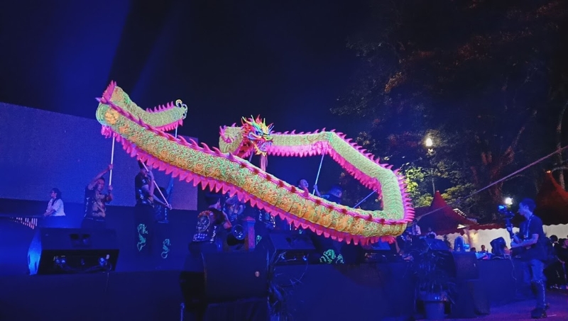 峇株巴辖中华国术协进社在峇株巴辖华团农历新年庆典呈献精彩的舞龙表演。