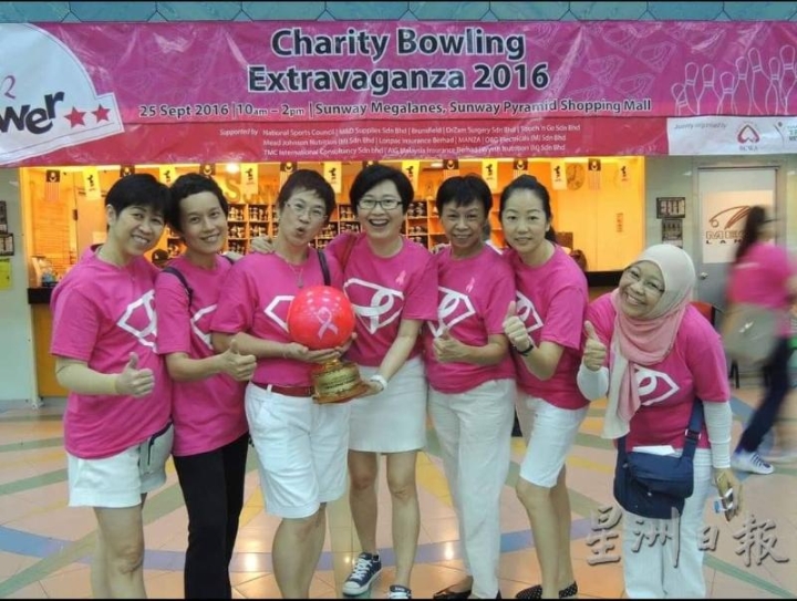 刘彩云和其他癌友热爱保龄球，适当运动有助于缓解淋巴水肿。