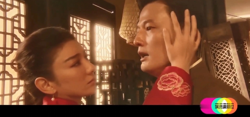 尹子维演“哥哥”张国荣的角色时，演到七情上脸，非常夸张。