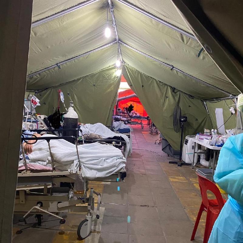 不是病床不足……沙巴卫生局针对社交媒体流传的这张照片，指亚庇伊丽莎白女皇医院因加护病床不足而需搭帐篷一事，作出澄清。