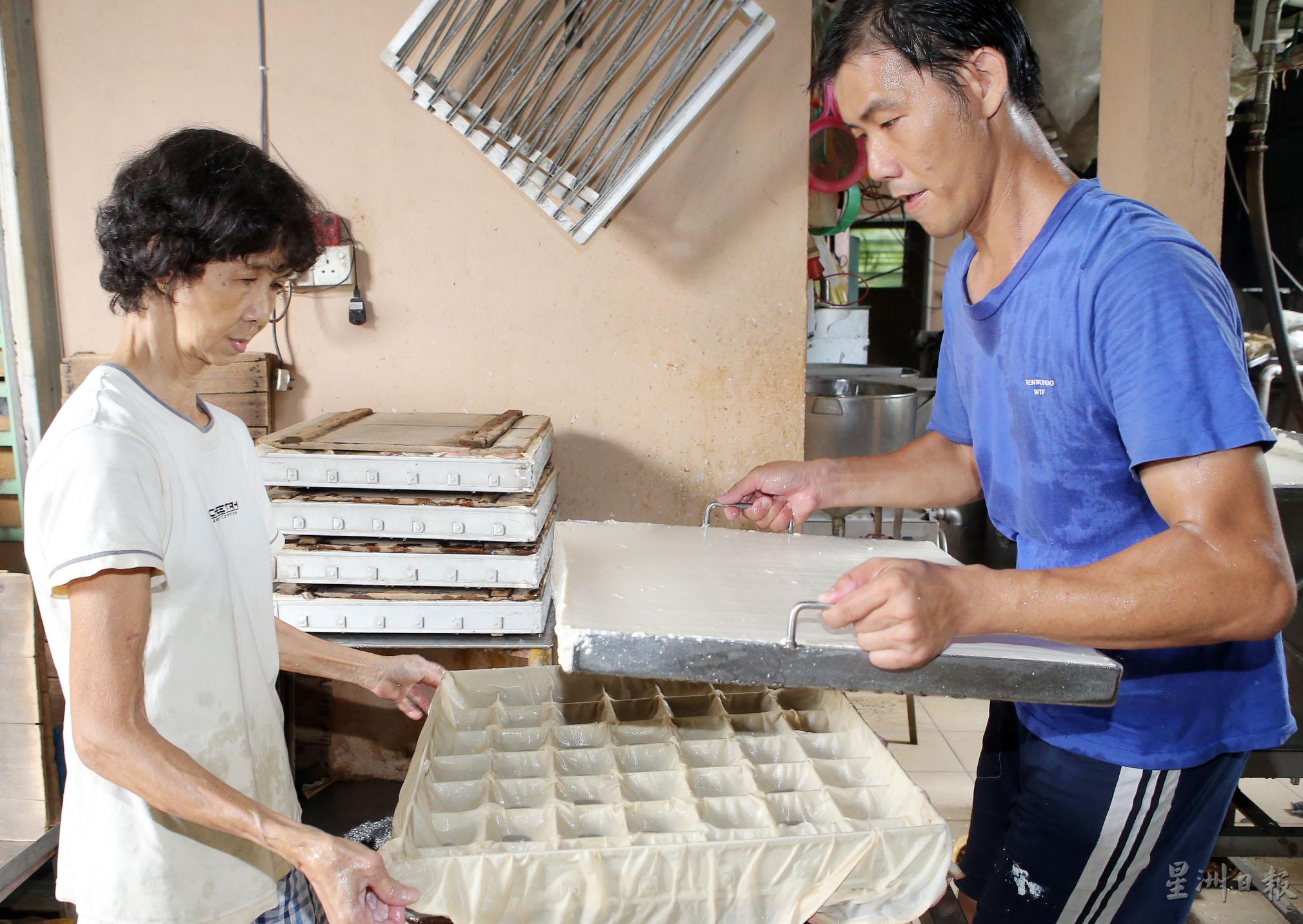 制作潮州豆腐的工序繁复。