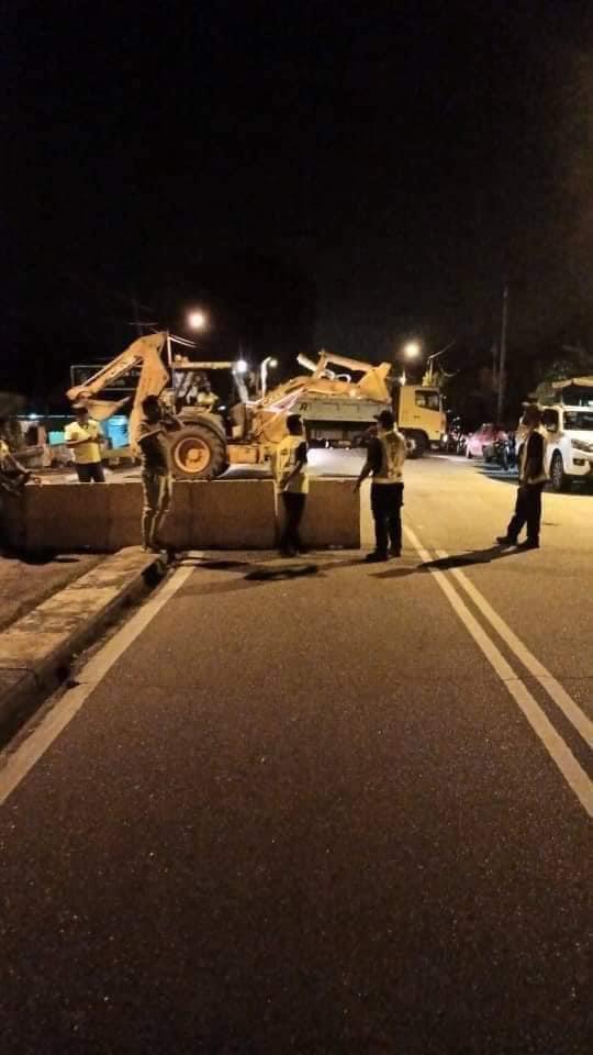 乌雪警方漏夜封锁雪州来往霹雳州的道路。