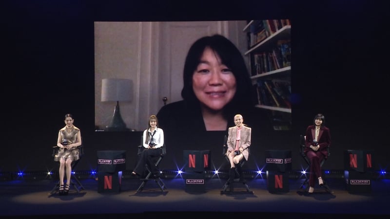 配合纪录片《BLACKPINK: Light Up the Sky》14日在Netflix全球上线，BLACKPINK和人在纽约的导演卡罗琳苏13日连线举行全球发布会，导演表示，看到她们一路走来，真的觉得成功非侥幸。