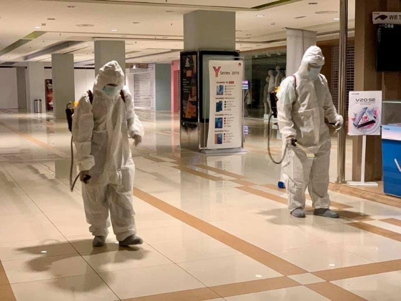 棕榈商场每日打烊后，都会在商场四周进行深度消毒。