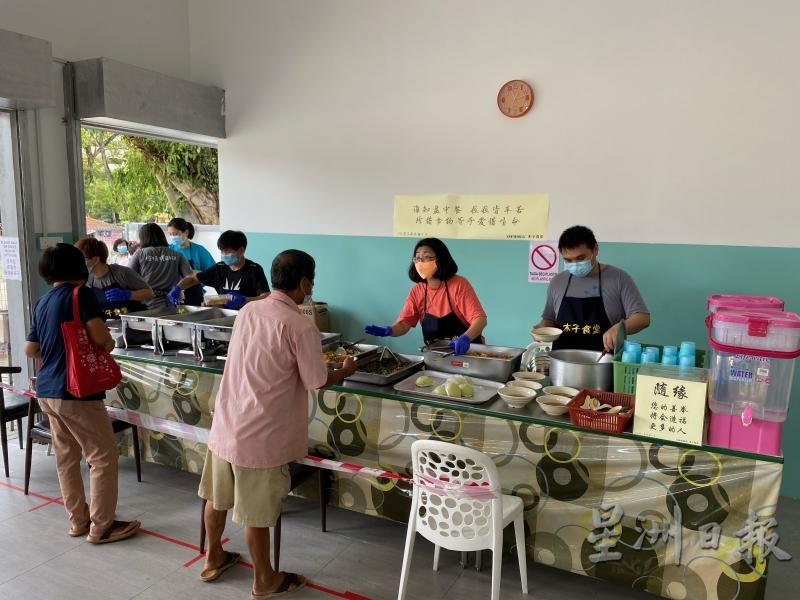 木子食堂每逢星期一至五及初一十五为甲洞社区居民提供素食招待。