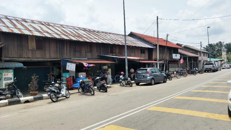 峇株牙也镇这类老店屋，在华巫民族混合乡镇最普遍。

