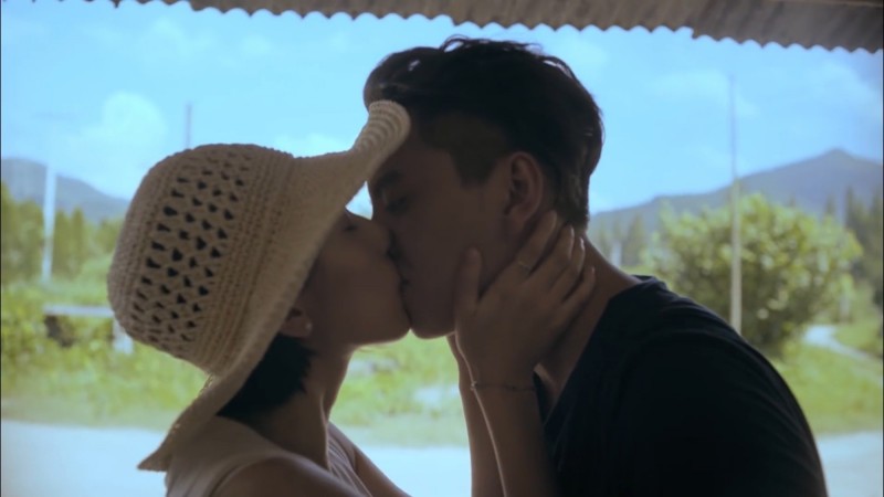 王大陆（右）和林辰唏在MV中有吻戏。