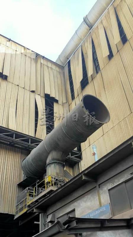 爆炸的威力也造成工厂部份结构受到破坏。