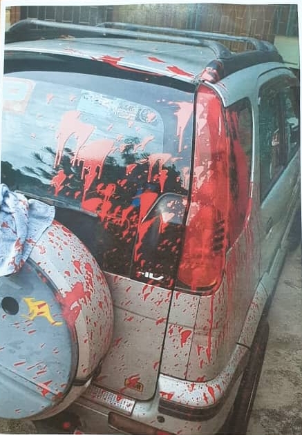 刘小姐邻居的轿车也遭大耳窿跑腿泼红漆。