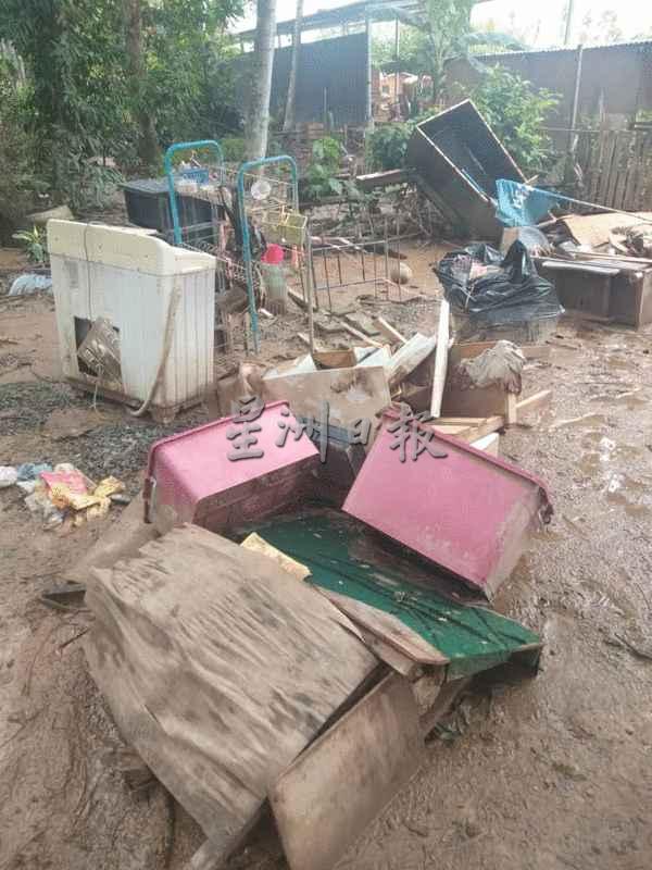 位于斗亚兰的沙巴残疾人慈善培训中心本月初遭水灾洗劫，满布污泥的残局待收拾。