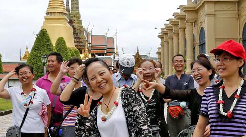 首批中国游客周二抵达泰国，被寄予厚望挽救泰国观光业和经济。（互联网照片）