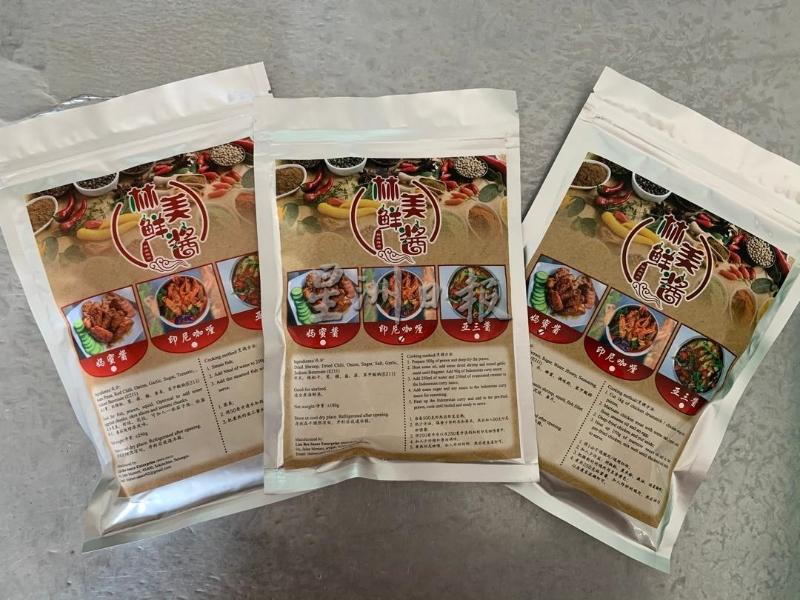 适耕庄“林记茶餐室”推出3种口味的酱料包，分别是妈蜜酱、印尼咖哩酱及亚三酱。