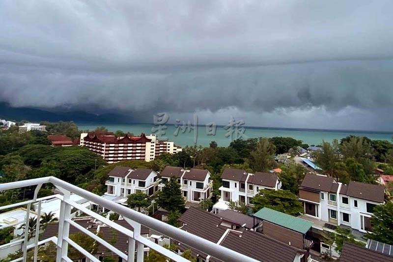 槟城海域上空 现海啸云奇景 槟城海域上空 现海啸云奇景