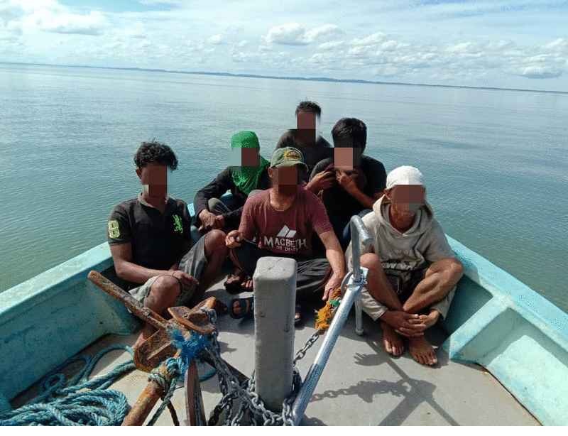 大马海事执法机构周三（21日）成功拦截试图走私香烟的渔船，6名菲籍男子被捕。