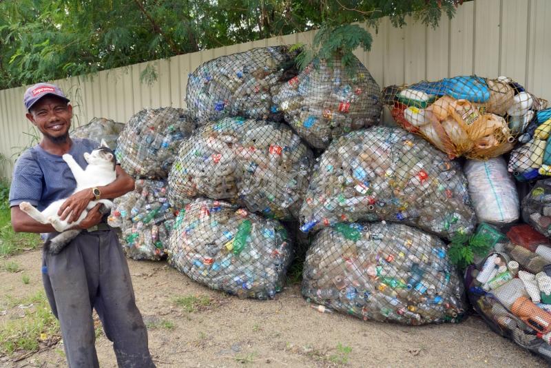 武末在上个月捡到约250公斤塑料瓶。