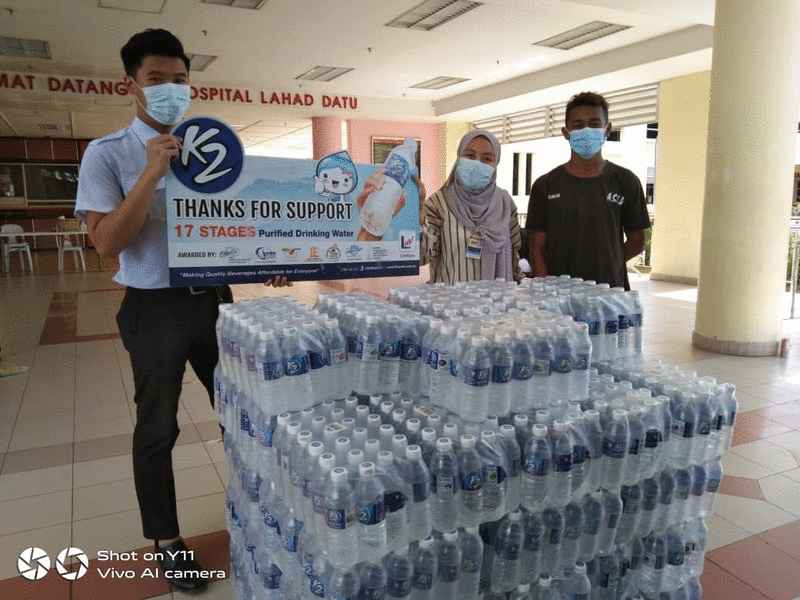 生命泉源私人有限公司捐献K2饮用水给拿笃医院医护人员。 