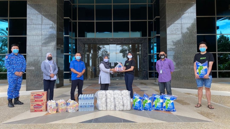 民众所捐助的日需品都已交到沙巴州灾难管理委员会 以及沙巴州国防部，并分派到在有条件行管令期间受影响的当地家庭手中。