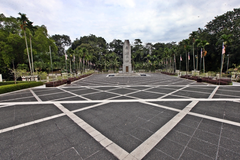 一眼望去，国家纪念碑广场因没人到访而显得沉静。