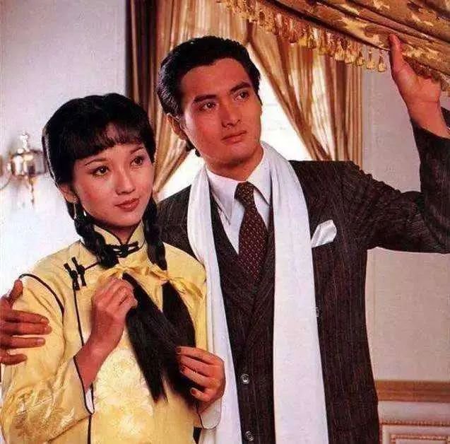 周润发与赵雅芝1980年主演的《上海滩》，被剧迷奉为经典。